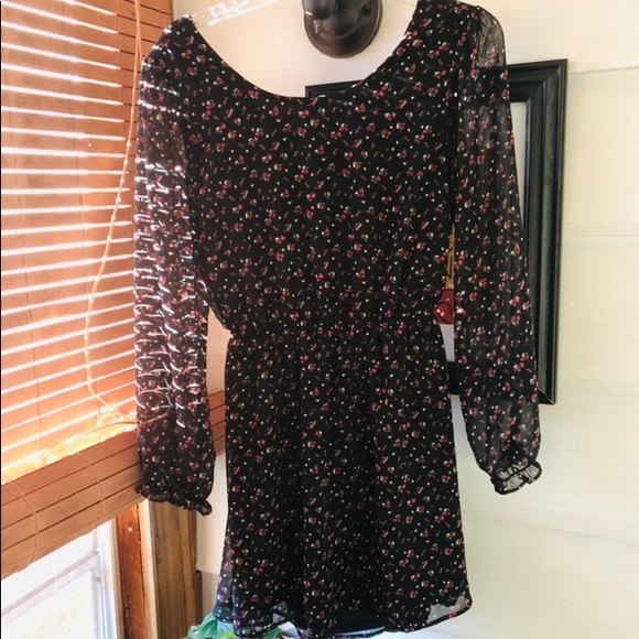 Feminine, flirty Forever 21 dress - Picture 5 of 8